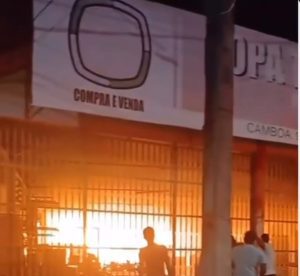 Incêndio atinge loja Topa Tudo Móveis Semi Novos, na Avenida Camboa, em São Luís