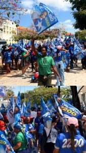 Dr. Orlando encerra caminhada na Rua Grande com grande mobilização e leva para São Luís uma trajetória construída na política